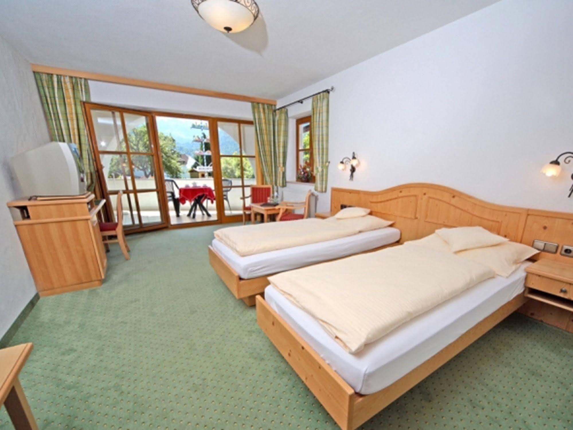 Hotel Schatten การ์มิช-พาร์เทนเคียร์เชน ภายนอก รูปภาพ
